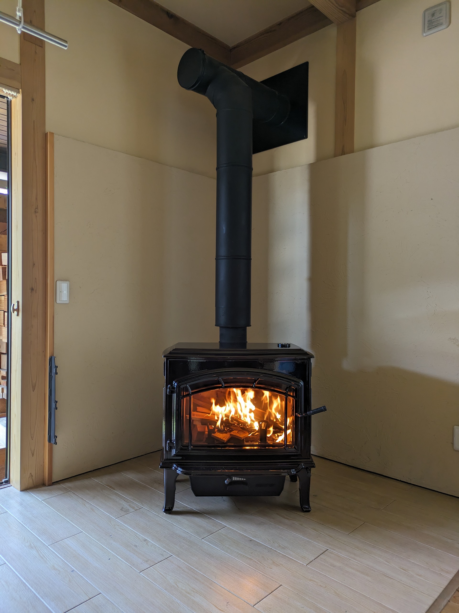 新潟県新潟市の薪ストーブ入れ替え現場 | 軽井沢暖炉の薪ストーブブログ
