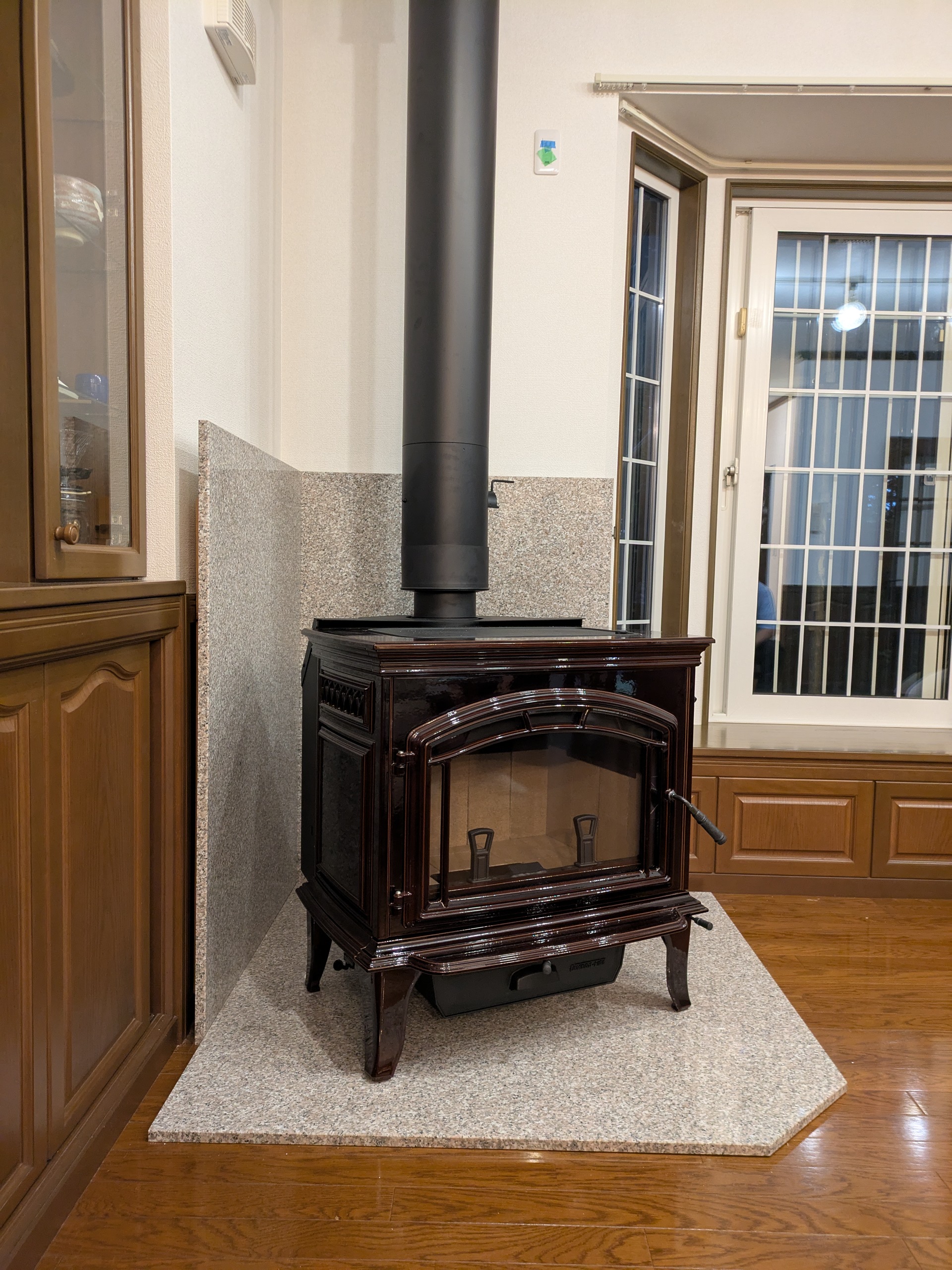 長野県 軽井沢町 『勝手にキレイ®』 煙突施工 Y様 | 軽井沢暖炉の薪